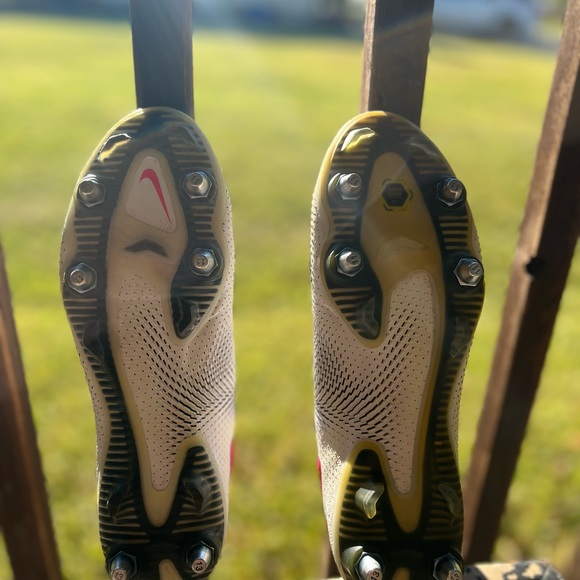 -Great condition 
-Anti-Clog traction 
-Don’t have the box
-Used 3-5 times - Picture 6 of 10